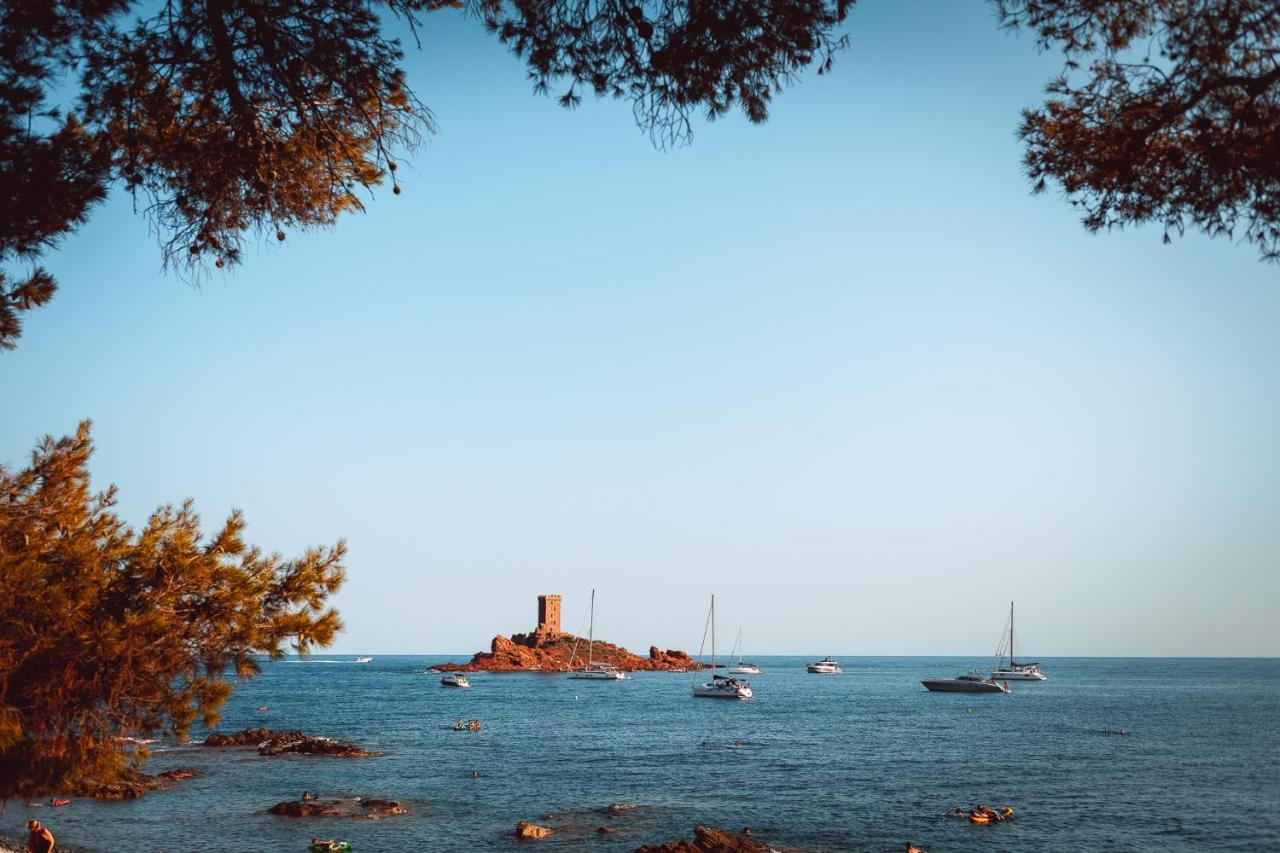 Plage à 200 mètres. Vue mer et Esterel ! Rénové Apartamento Saint-Raphaël Exterior foto